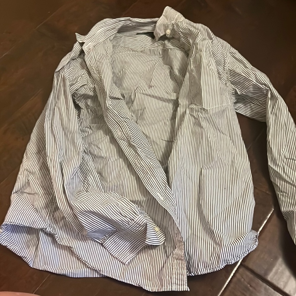 blue and white stripped gap button up